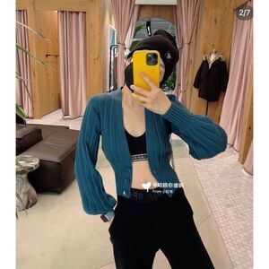 Aritzia plunge front cardigan suave green size XS